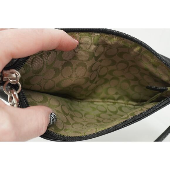 Vintage Coach Black Leather w/Front Pocket Buckle Snap Flap Pocket Wristlet - Picture 3 of 4